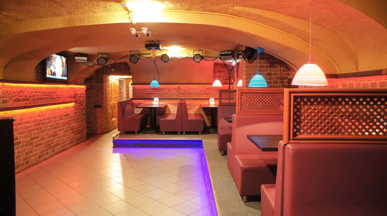Интерьер/Экстерьер/Банкетная зона/Бар/Стол для двоих/Вход/Главный зал/Lounge зона бар Luxor фото