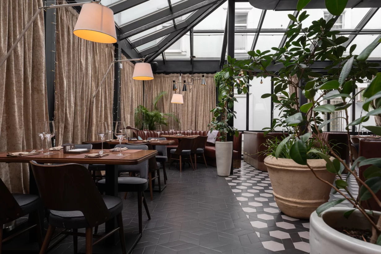 Интерьер/Экстерьер/Банкетная зона/Бар/Стол для двоих/Вход/Главный зал/Lounge зона ресторан Steak It Easy фото