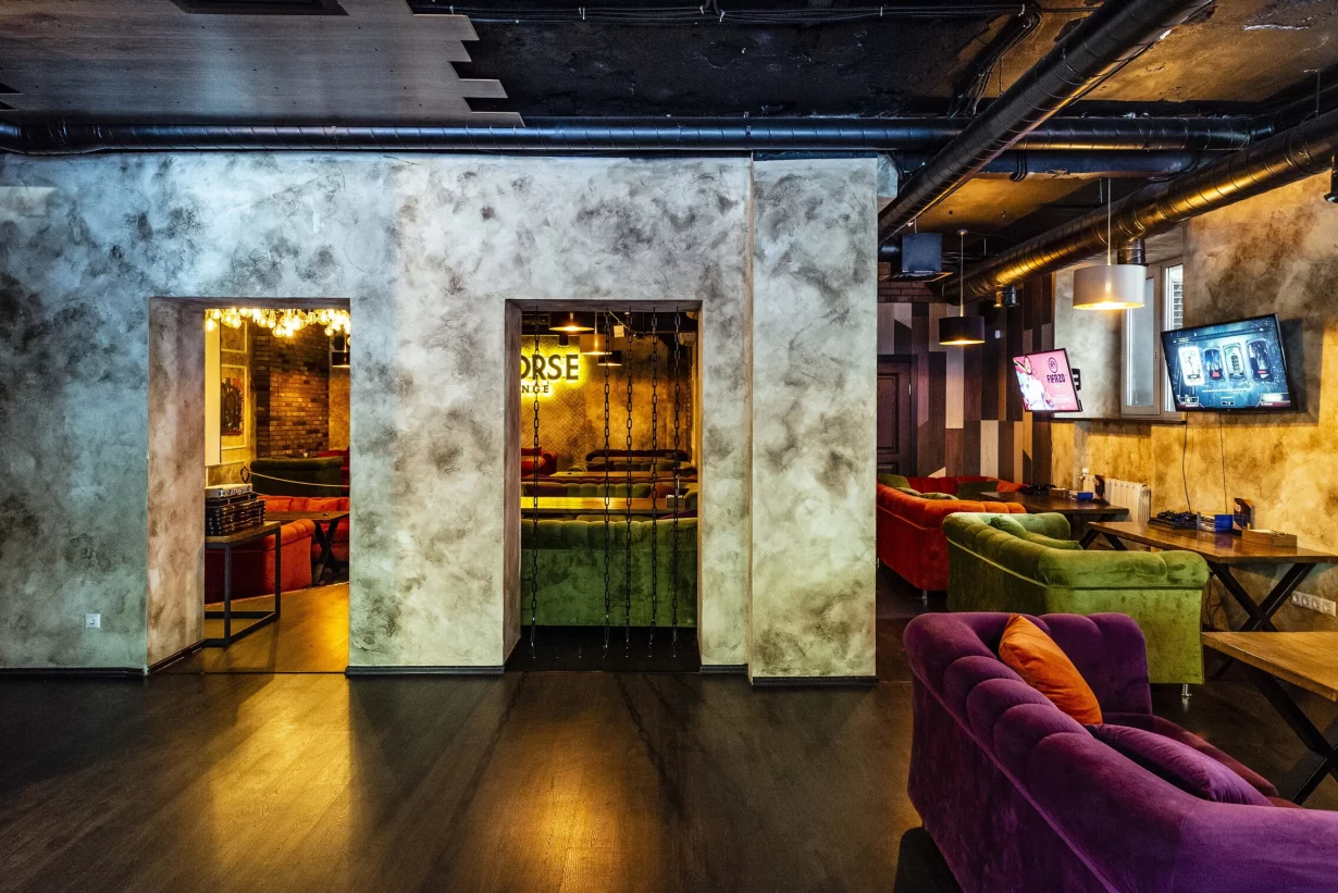 Интерьер/Экстерьер/Банкетная зона/Бар/Стол для двоих/Вход/Главный зал/Lounge зона лаунж Chorse Lounge фото