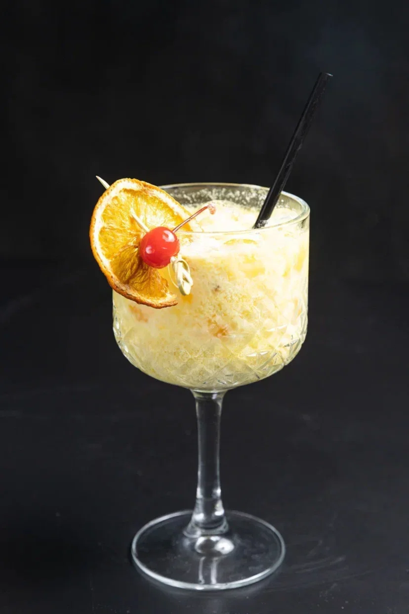 Интерьер/Экстерьер/Банкетная зона/Бар/Стол для двоих/Вход/Главный зал/Lounge зона бар Indюk фото