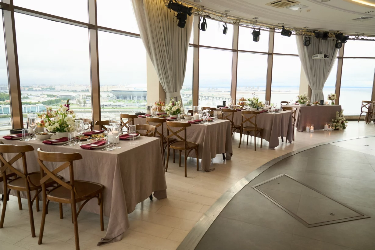 Интерьер/Экстерьер/Банкетная зона/Бар/Стол для двоих/Вход/Главный зал/Lounge зона ресторан Пространство 360 фото