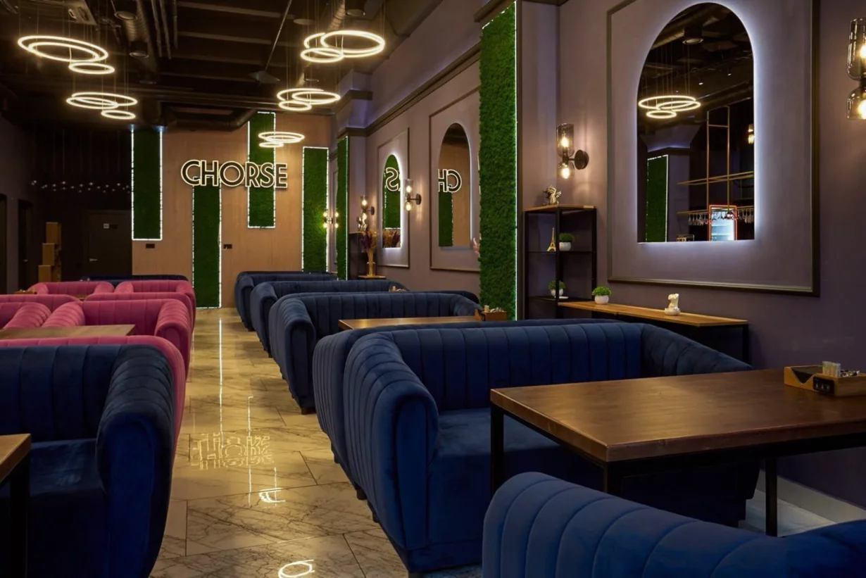 Интерьер/Экстерьер/Банкетная зона/Бар/Стол для двоих/Вход/Главный зал/Lounge зона лаунж Chorse Lounge фото