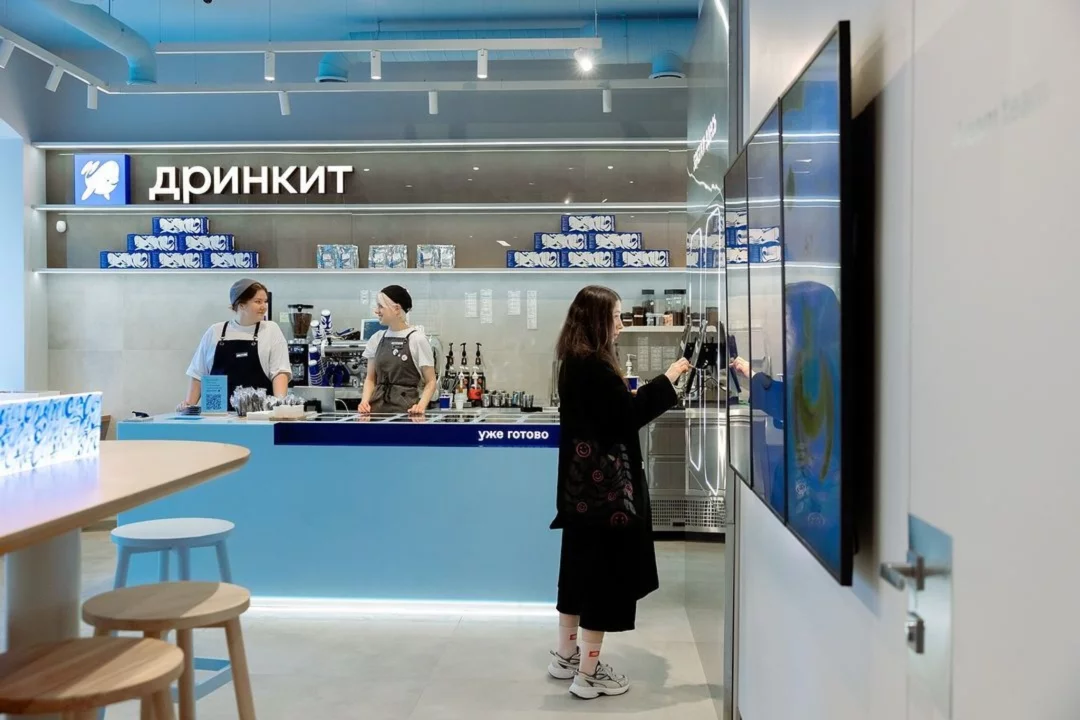 Интерьер/Экстерьер/Банкетная зона/Бар/Стол для двоих/Вход/Главный зал/Lounge зона кофейня Дринкит фото