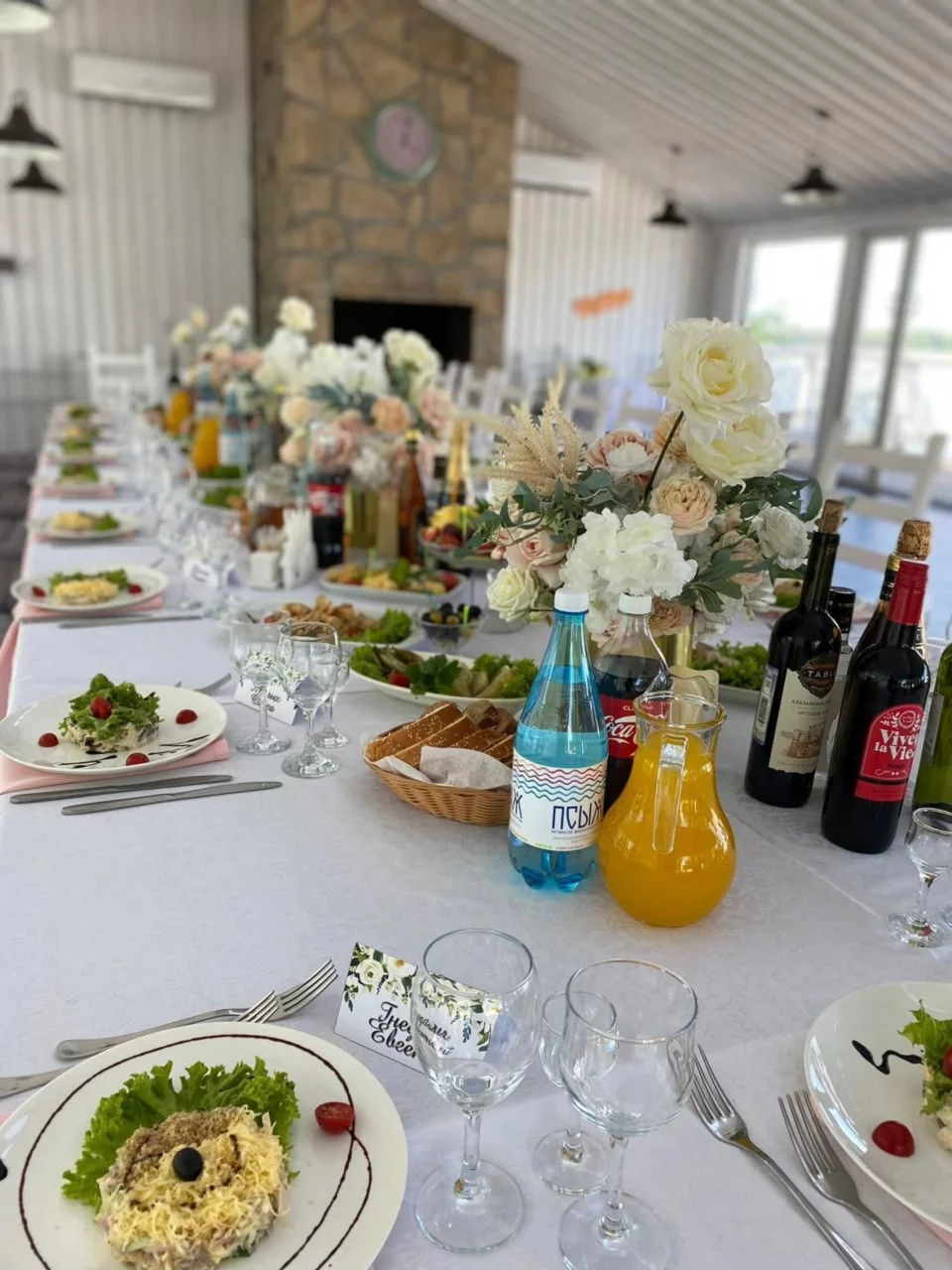 Интерьер/Экстерьер/Банкетная зона/Бар/Стол для двоих/Вход/Главный зал/Lounge зона банкетный зал Favorit Premium Cafe фото