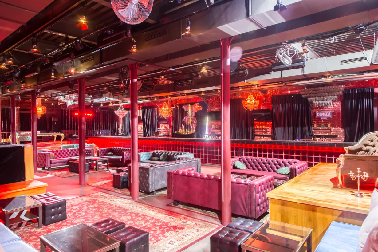 Интерьер/Экстерьер/Банкетная зона/Бар/Стол для двоих/Вход/Главный зал/Lounge зона банкетный зал Rochdale Hall фото