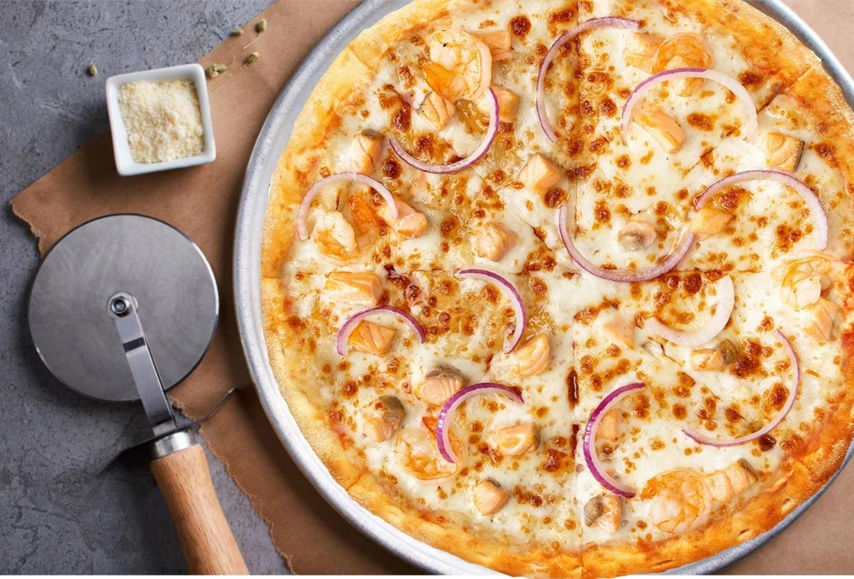 Интерьер/Экстерьер/Банкетная зона/Бар/Стол для двоих/Вход/Главный зал/Lounge зона служба доставки Cranz Pizza фото