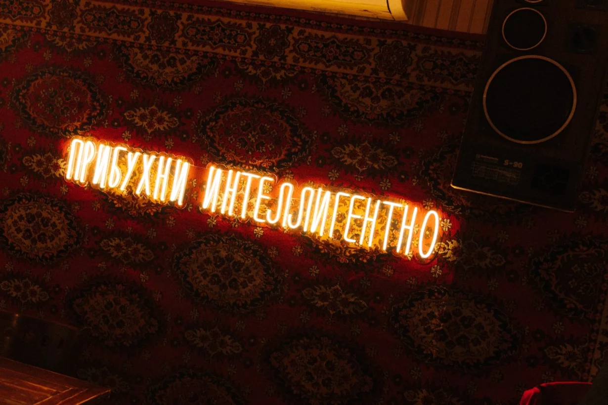 Интерьер/Экстерьер/Банкетная зона/Бар/Стол для двоих/Вход/Главный зал/Lounge зона рюмочная Евгенич фото