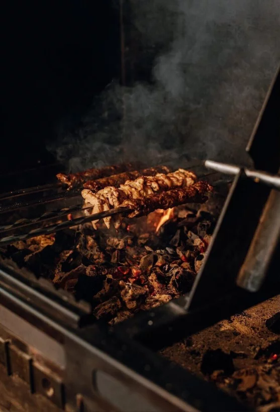 Интерьер/Экстерьер/Банкетная зона/Бар/Стол для двоих/Вход/Главный зал/Lounge зона кафе Kebab Daddy фото