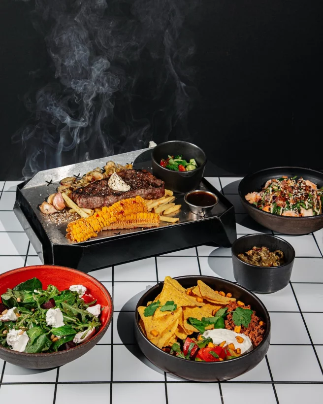 Интерьер/Экстерьер/Банкетная зона/Бар/Стол для двоих/Вход/Главный зал/Lounge зона корнер Frank фото