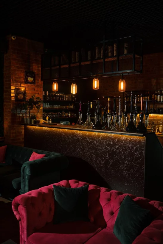 Интерьер/Экстерьер/Банкетная зона/Бар/Стол для двоих/Вход/Главный зал/Lounge зона кальянная Green Garden фото