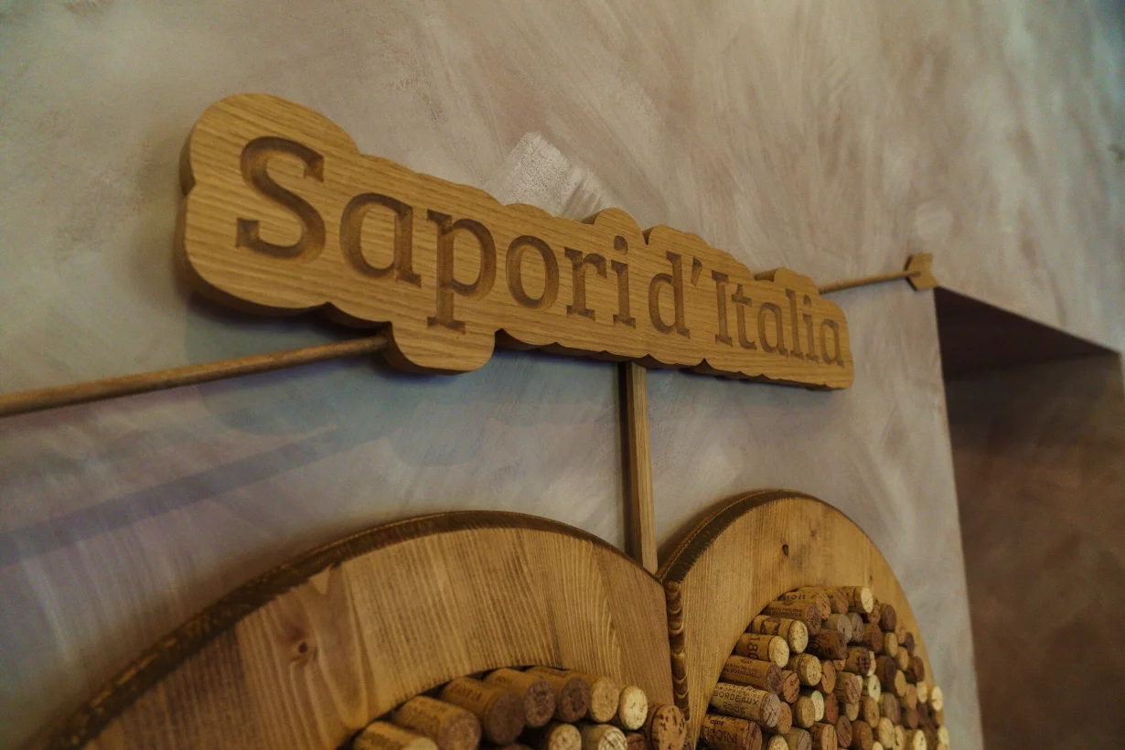 Интерьер/Экстерьер/Банкетная зона/Бар/Стол для двоих/Вход/Главный зал/Lounge зона ресторан Sapori di Italia фото