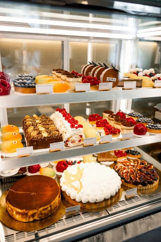 Интерьер/Экстерьер/Банкетная зона/Бар/Стол для двоих/Вход/Главный зал/Lounge зона ресторан Арома фото