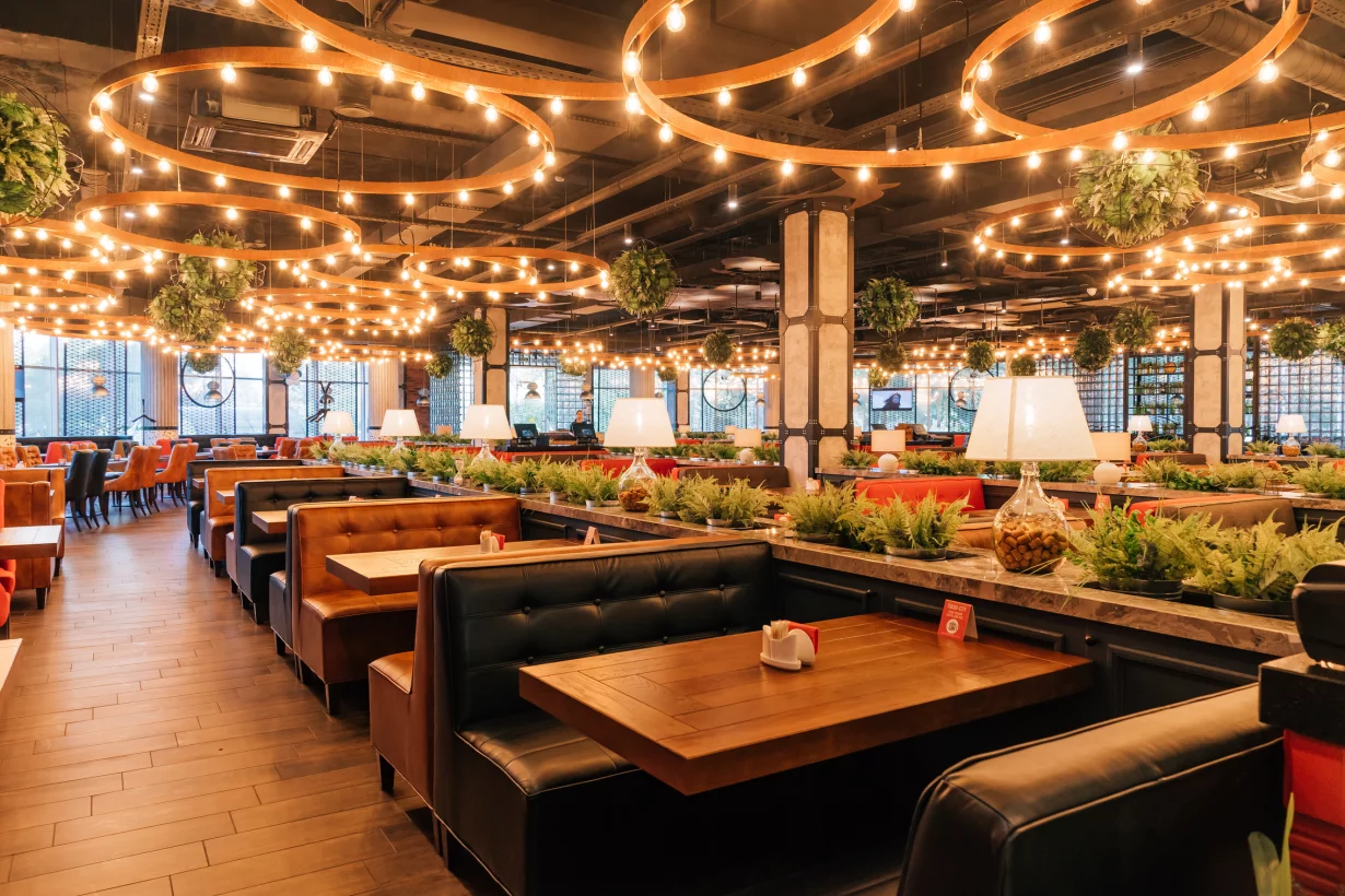 Интерьер/Экстерьер/Банкетная зона/Бар/Стол для двоих/Вход/Главный зал/Lounge зона ресторан Токио-City фото