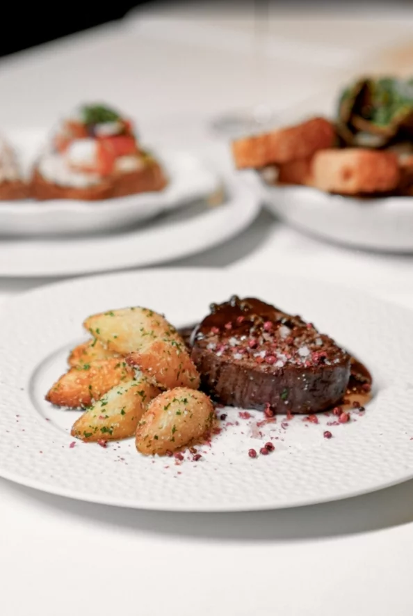 Интерьер/Экстерьер/Банкетная зона/Бар/Стол для двоих/Вход/Главный зал/Lounge зона ресторан Sansa фото