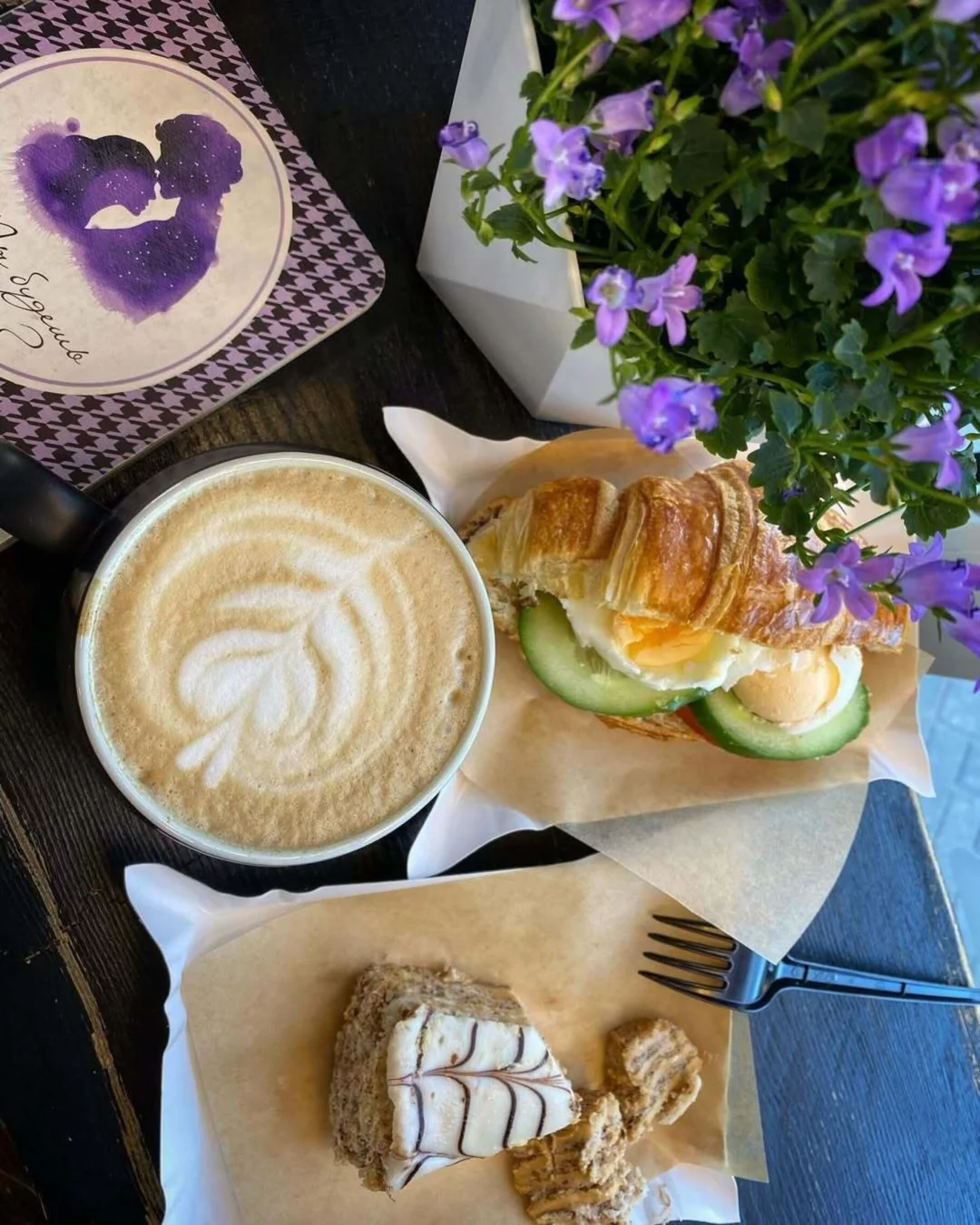 Интерьер/Экстерьер/Банкетная зона/Бар/Стол для двоих/Вход/Главный зал/Lounge зона кофейня Gerzen Coffee фото