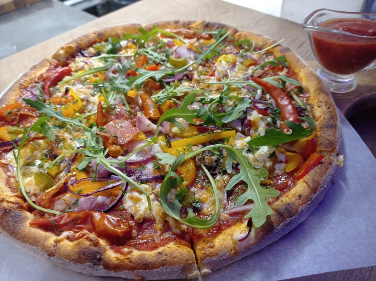 Интерьер/Экстерьер/Банкетная зона/Бар/Стол для двоих/Вход/Главный зал/Lounge зона пиццерия Дело вкуса фото