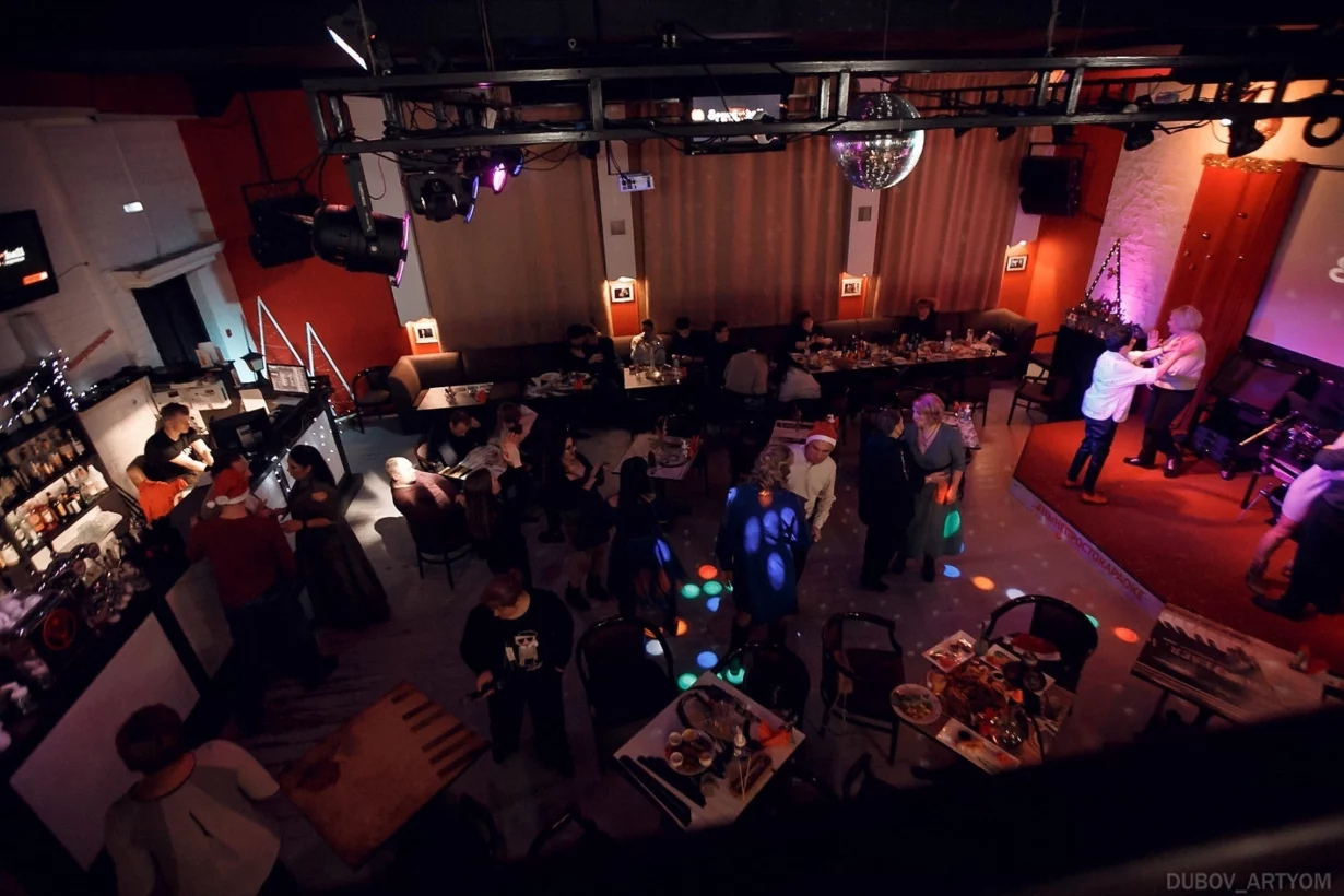 Интерьер/Экстерьер/Банкетная зона/Бар/Стол для двоих/Вход/Главный зал/Lounge зона караоке-клуб Sound Hall фото