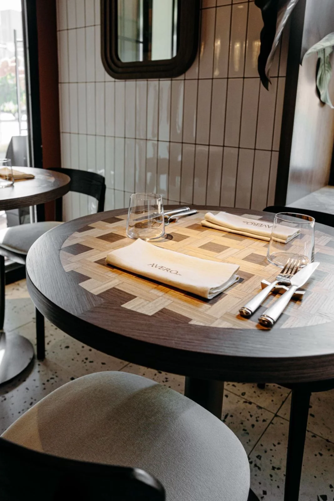 Интерьер/Экстерьер/Банкетная зона/Бар/Стол для двоих/Вход/Главный зал/Lounge зона ресторан Avero mio фото