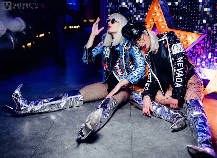 Интерьер/Экстерьер/Банкетная зона/Бар/Стол для двоих/Вход/Главный зал/Lounge зона караоке-клуб Royal Space by Royal Arbat фото