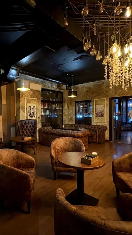 Интерьер/Экстерьер/Банкетная зона/Бар/Стол для двоих/Вход/Главный зал/Lounge зона лаунж Chorse Lounge фото