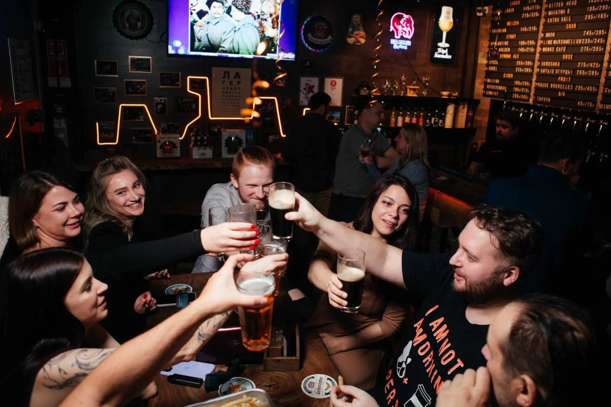 Интерьер/Экстерьер/Банкетная зона/Бар/Стол для двоих/Вход/Главный зал/Lounge зона гастробар N. I. G. D. E фото