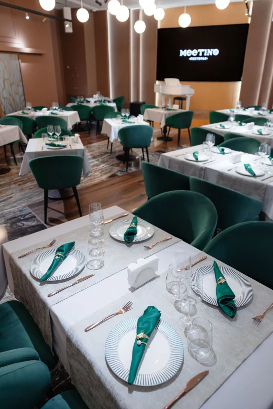 Интерьер/Экстерьер/Банкетная зона/Бар/Стол для двоих/Вход/Главный зал/Lounge зона ресторан Meet’in’o фото