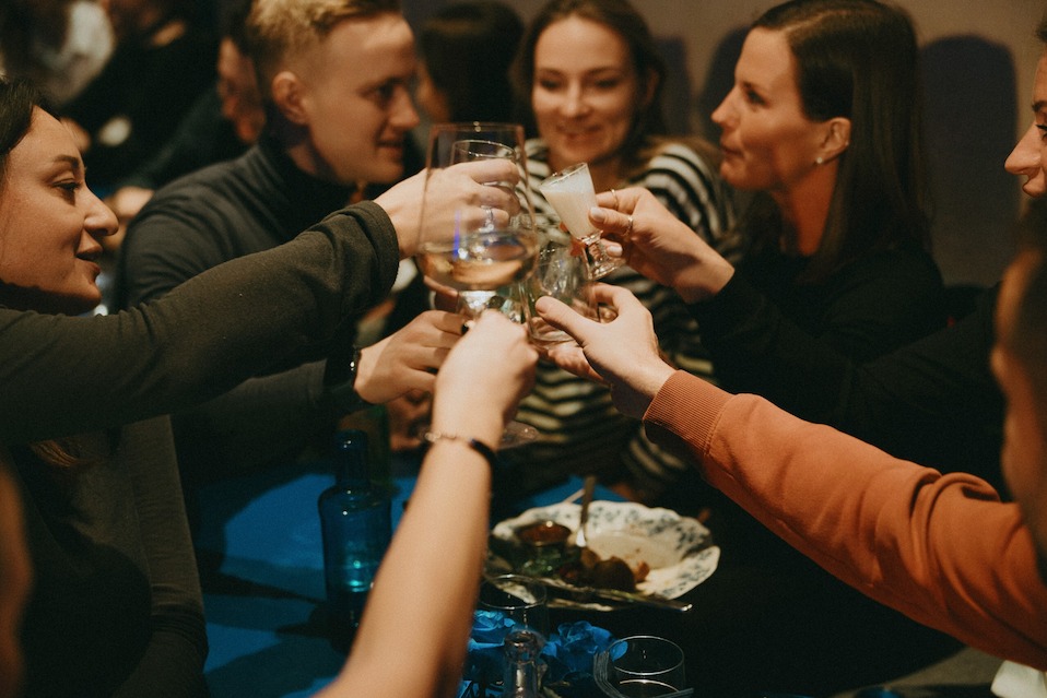 Люди в синем