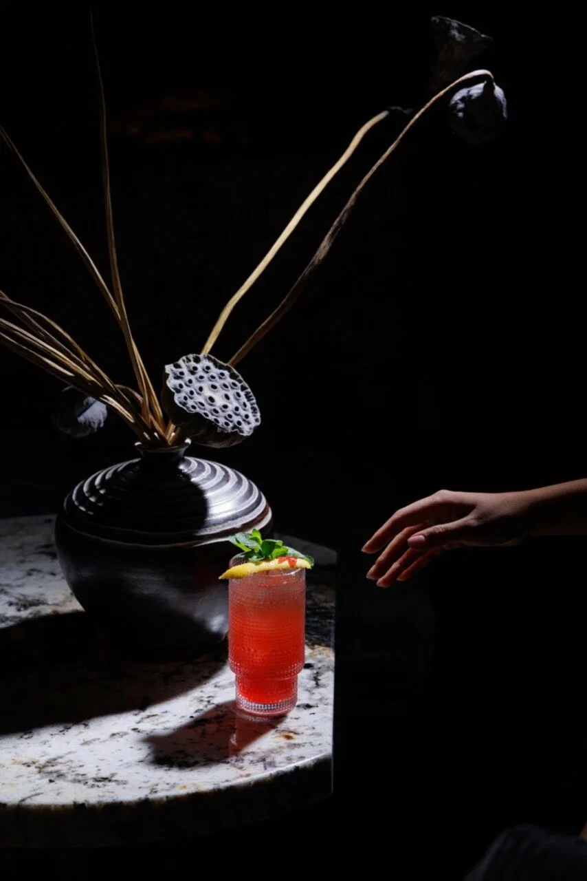 Интерьер/Экстерьер/Банкетная зона/Бар/Стол для двоих/Вход/Главный зал/Lounge зона бар Лед и пламя фото