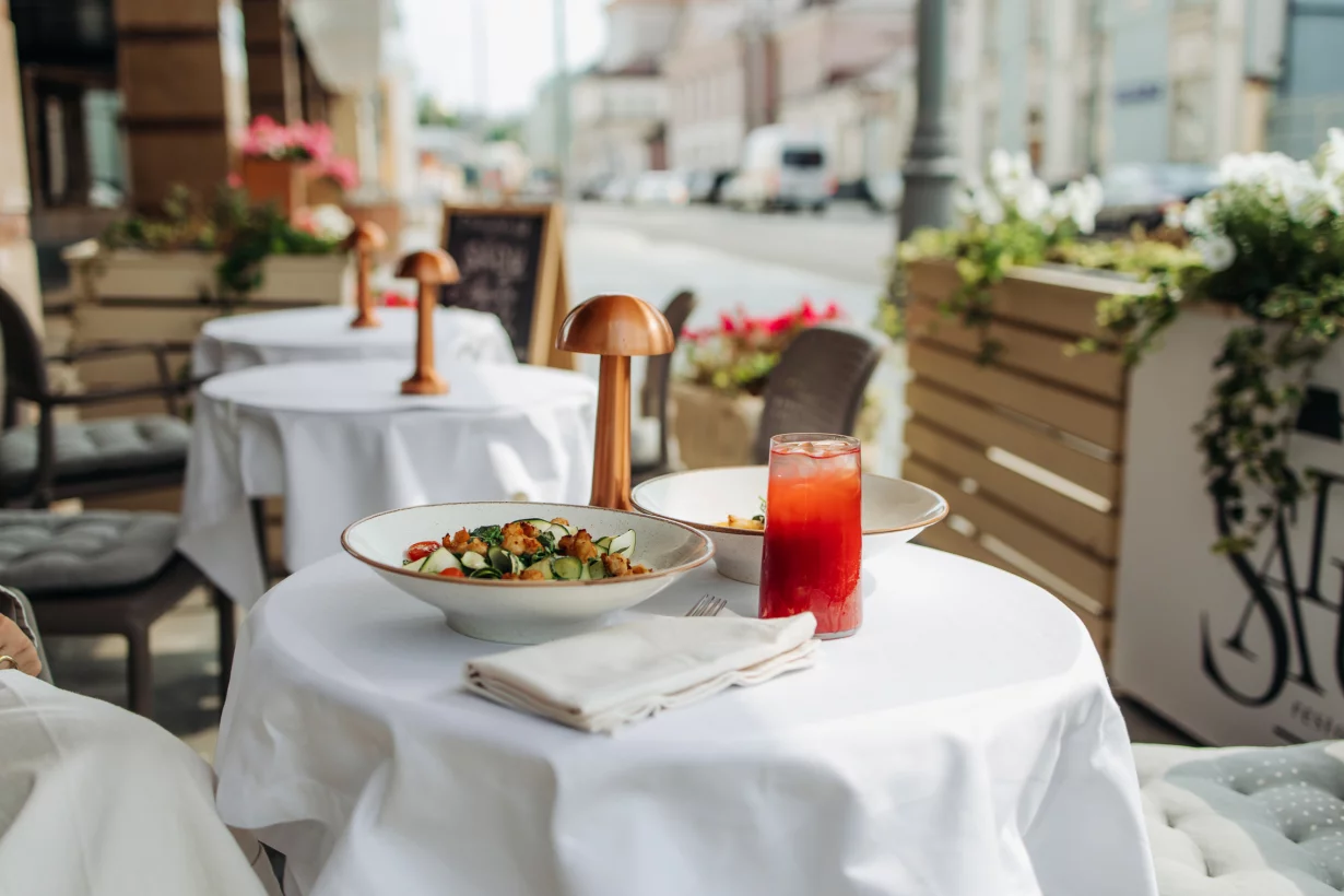 Интерьер/Экстерьер/Банкетная зона/Бар/Стол для двоих/Вход/Главный зал/Lounge зона ресторан Sadu фото