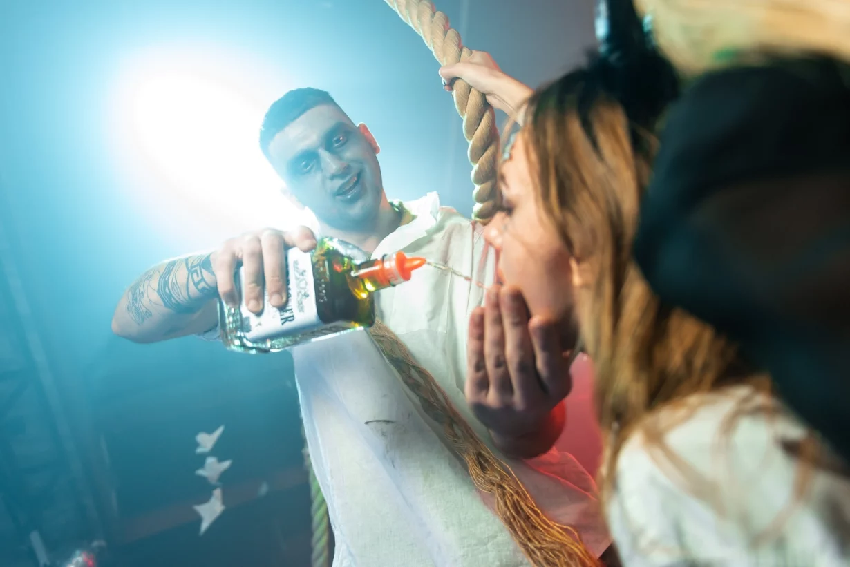 Интерьер/Экстерьер/Банкетная зона/Бар/Стол для двоих/Вход/Главный зал/Lounge зона бар Nebar фото