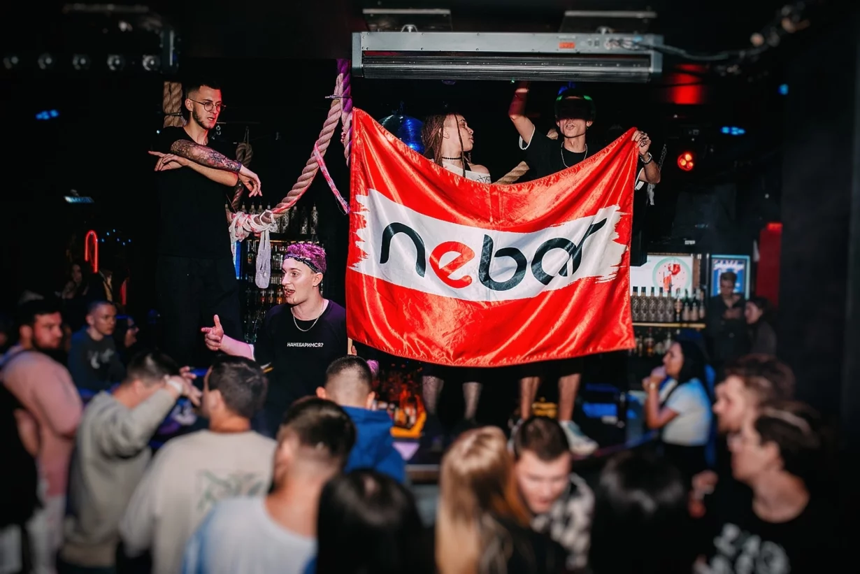 Интерьер/Экстерьер/Банкетная зона/Бар/Стол для двоих/Вход/Главный зал/Lounge зона клуб Синий Nebar фото