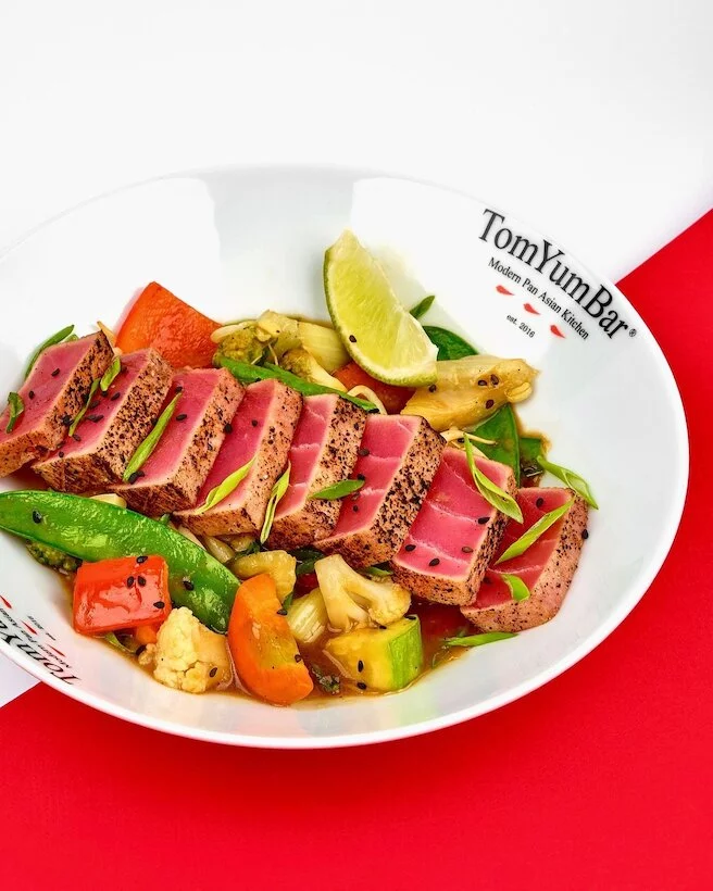 Интерьер/Экстерьер/Банкетная зона/Бар/Стол для двоих/Вход/Главный зал/Lounge зона ресторан TomYumBar фото