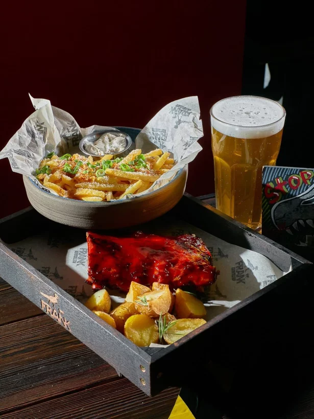 Интерьер/Экстерьер/Банкетная зона/Бар/Стол для двоих/Вход/Главный зал/Lounge зона корнер Frank фото