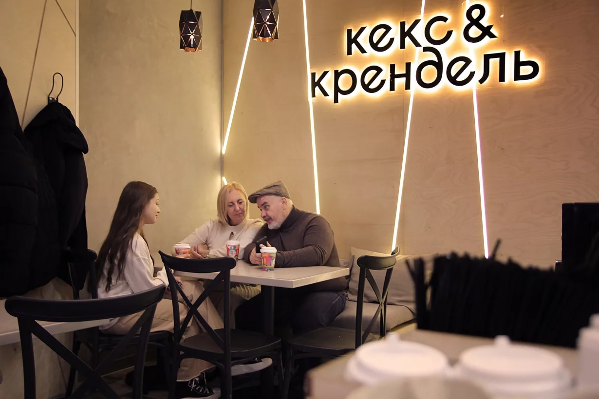 Интерьер/Экстерьер/Банкетная зона/Бар/Стол для двоих/Вход/Главный зал/Lounge зона кофейня Кекс&Крендель фото