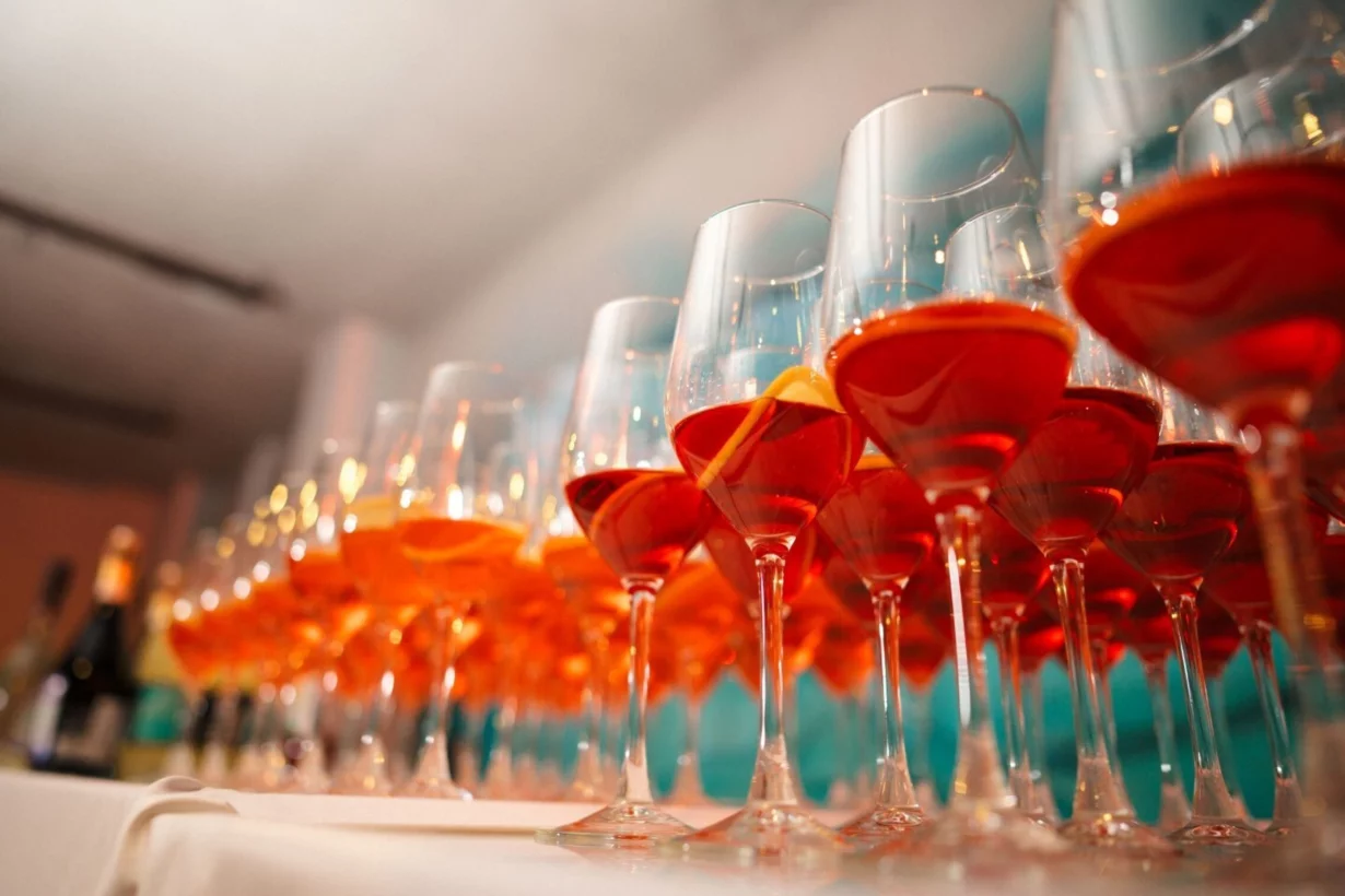 Интерьер/Экстерьер/Банкетная зона/Бар/Стол для двоих/Вход/Главный зал/Lounge зона ресторан Domina Пулково фото