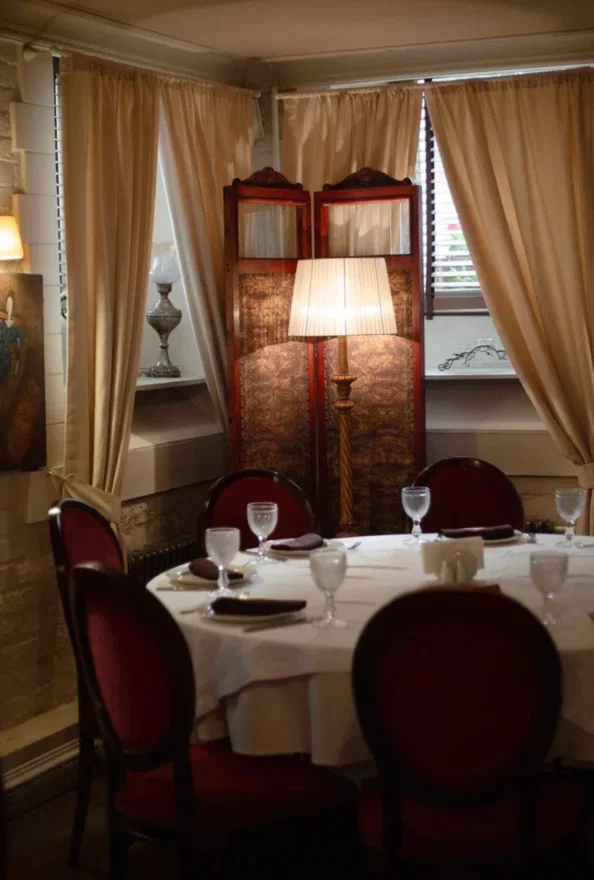 Интерьер/Экстерьер/Банкетная зона/Бар/Стол для двоих/Вход/Главный зал/Lounge зона ресторан Сахли фото