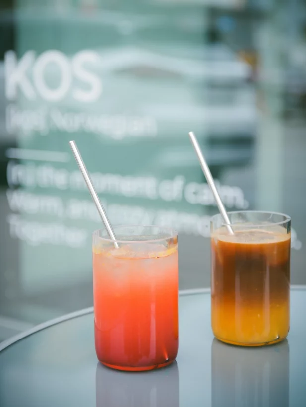 Интерьер/Экстерьер/Банкетная зона/Бар/Стол для двоих/Вход/Главный зал/Lounge зона кофейня Kos. Place фото