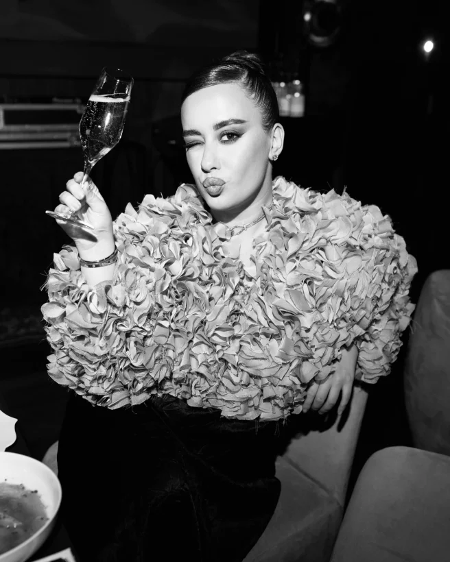 Интерьер/Экстерьер/Банкетная зона/Бар/Стол для двоих/Вход/Главный зал/Lounge зона ресторан Hide фото