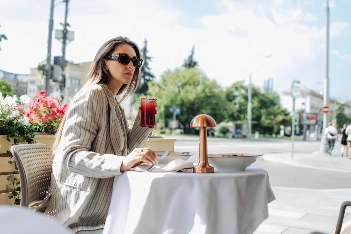 Интерьер/Экстерьер/Банкетная зона/Бар/Стол для двоих/Вход/Главный зал/Lounge зона ресторан Sadu фото