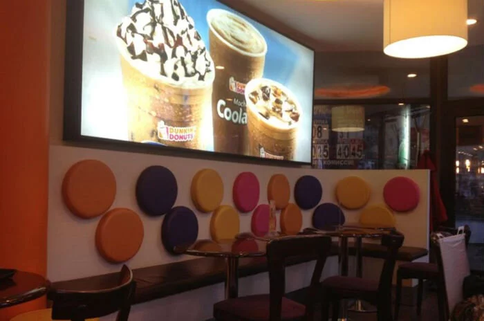 Кафе «Dunkin’ Donuts» / «Данкин Донатс», Москва: бронирование, цены ...