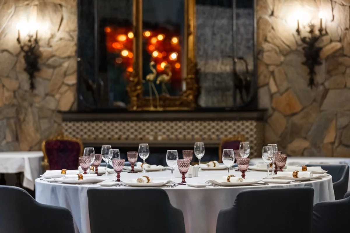 Интерьер/Экстерьер/Банкетная зона/Бар/Стол для двоих/Вход/Главный зал/Lounge зона банкетный зал Адриана фото