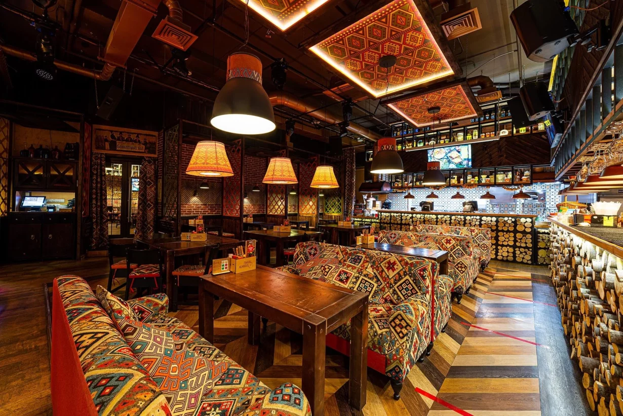 Интерьер/Экстерьер/Банкетная зона/Бар/Стол для двоих/Вход/Главный зал/Lounge зона ресторан ПхалиХинкали фото