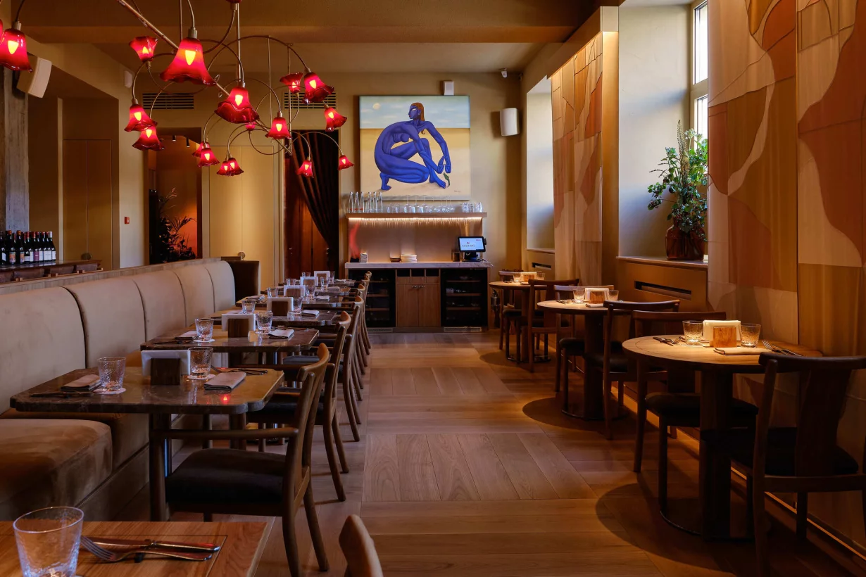 Интерьер/Экстерьер/Банкетная зона/Бар/Стол для двоих/Вход/Главный зал/Lounge зона ресторан Огниво фото