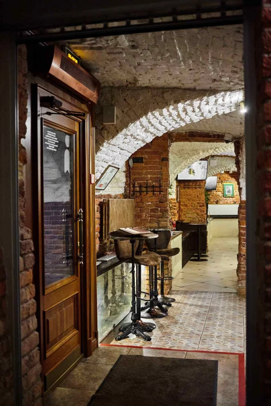 Интерьер/Экстерьер/Банкетная зона/Бар/Стол для двоих/Вход/Главный зал/Lounge зона гастробар Carre фото