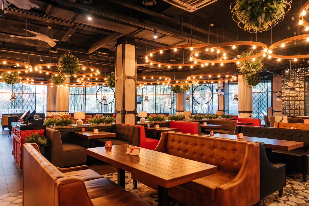 Интерьер/Экстерьер/Банкетная зона/Бар/Стол для двоих/Вход/Главный зал/Lounge зона ресторан Токио-City фото