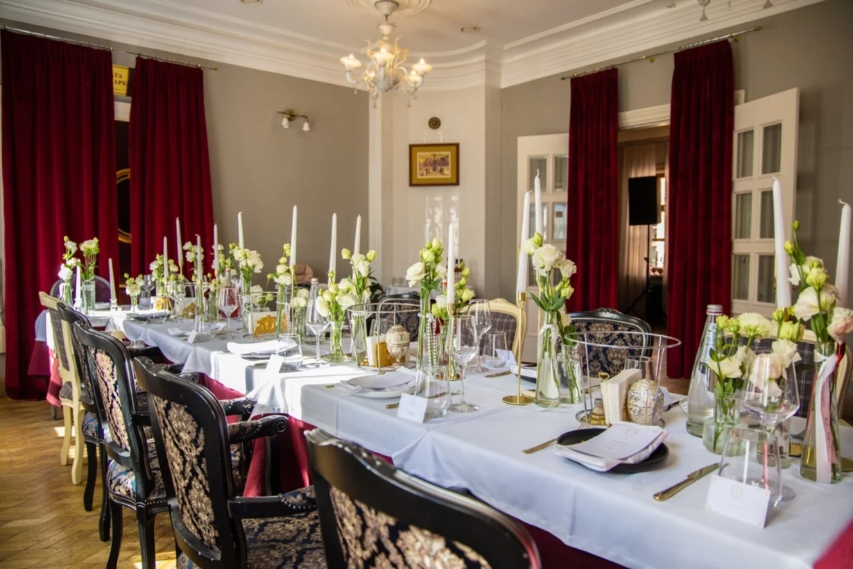 Интерьер/Экстерьер/Банкетная зона/Бар/Стол для двоих/Вход/Главный зал/Lounge зона ресторан Lauren Parker фото