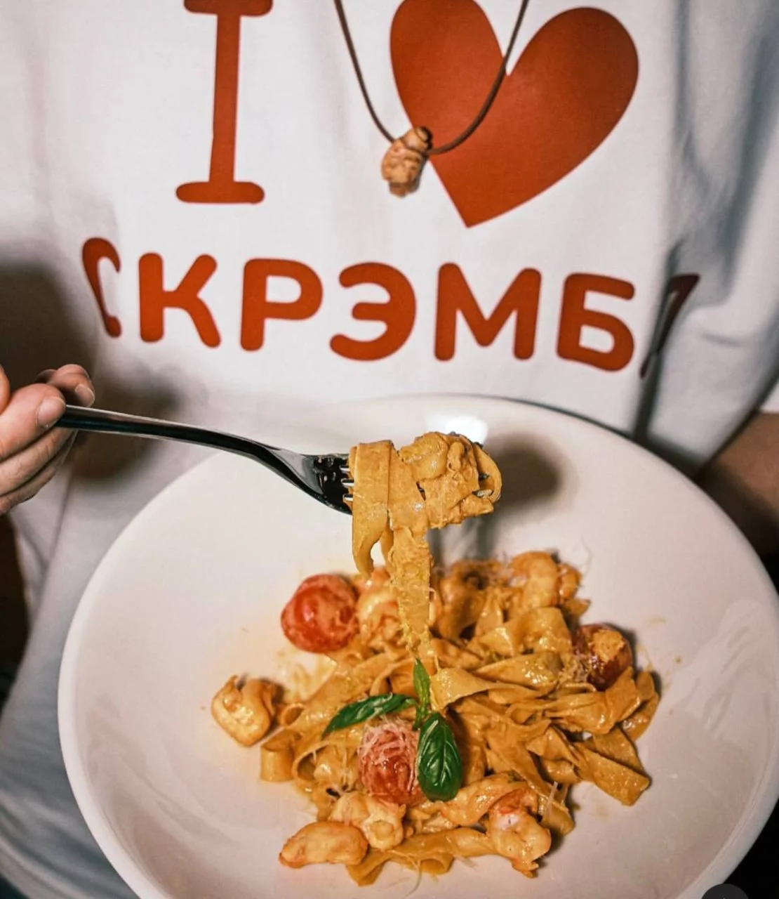 Интерьер/Экстерьер/Банкетная зона/Бар/Стол для двоих/Вход/Главный зал/Lounge зона кафе Скрэмбл фото