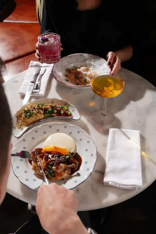 Интерьер/Экстерьер/Банкетная зона/Бар/Стол для двоих/Вход/Главный зал/Lounge зона ресторан Pádre Khinkali фото