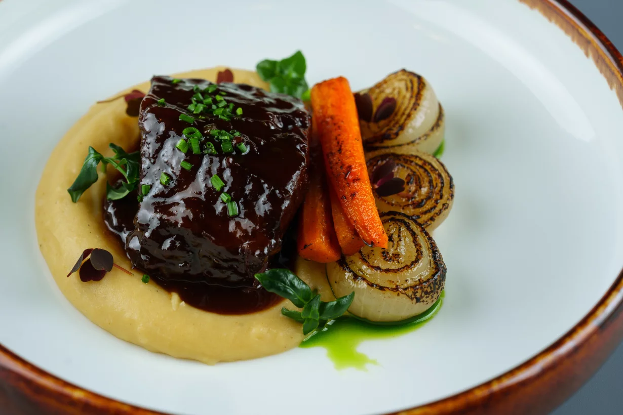 Интерьер/Экстерьер/Банкетная зона/Бар/Стол для двоих/Вход/Главный зал/Lounge зона бар Groodki фото