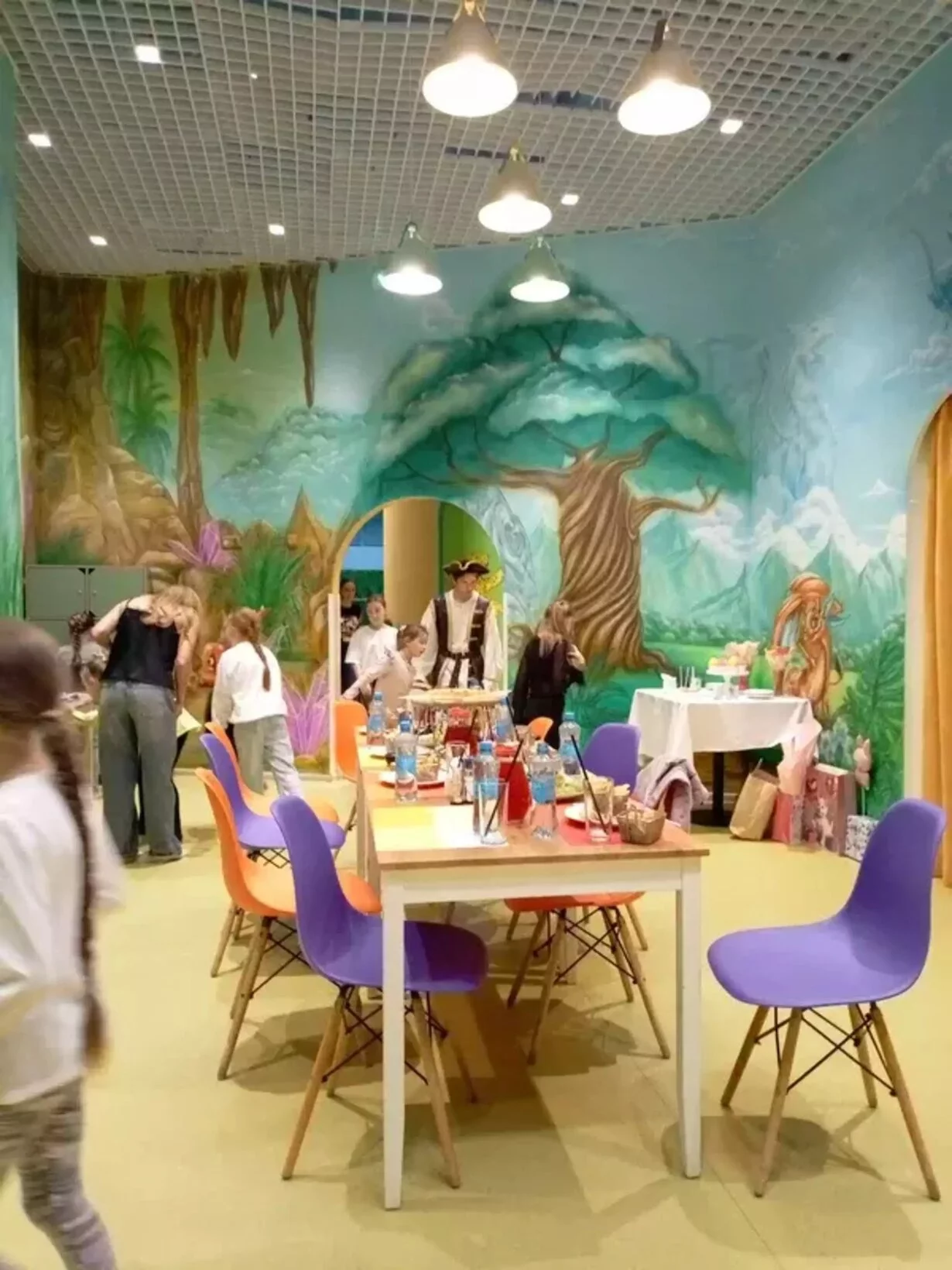 Интерьер/Экстерьер/Банкетная зона/Бар/Стол для двоих/Вход/Главный зал/Lounge зона ресторанный комплекс TeikaBoom фото